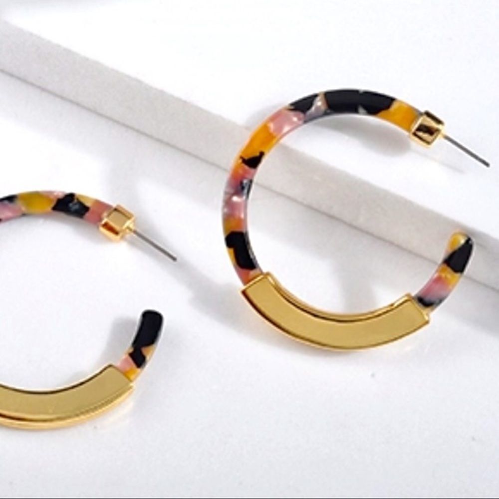 Dark Blue with Multicolored Accent Acrylic and Gold Tone Hoop Earrings NWT